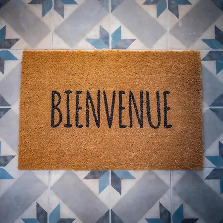 #202-heart Of Vieil - Place Nationale-high-end Newly Renovated & Furnished Appartement *